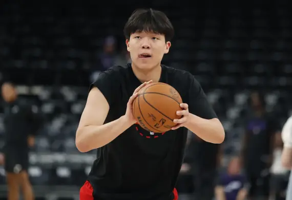 Yang Hansen Sidelined as Rookie Season Ends